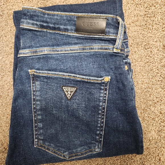 Guess Jeans - Picture 2 of 9